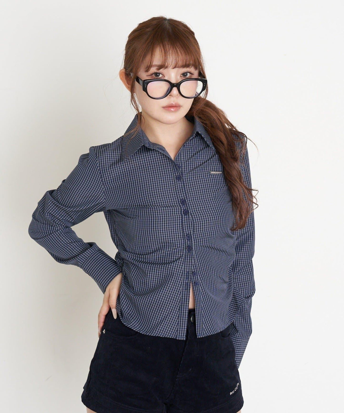 胸部刺繡修身襯衫