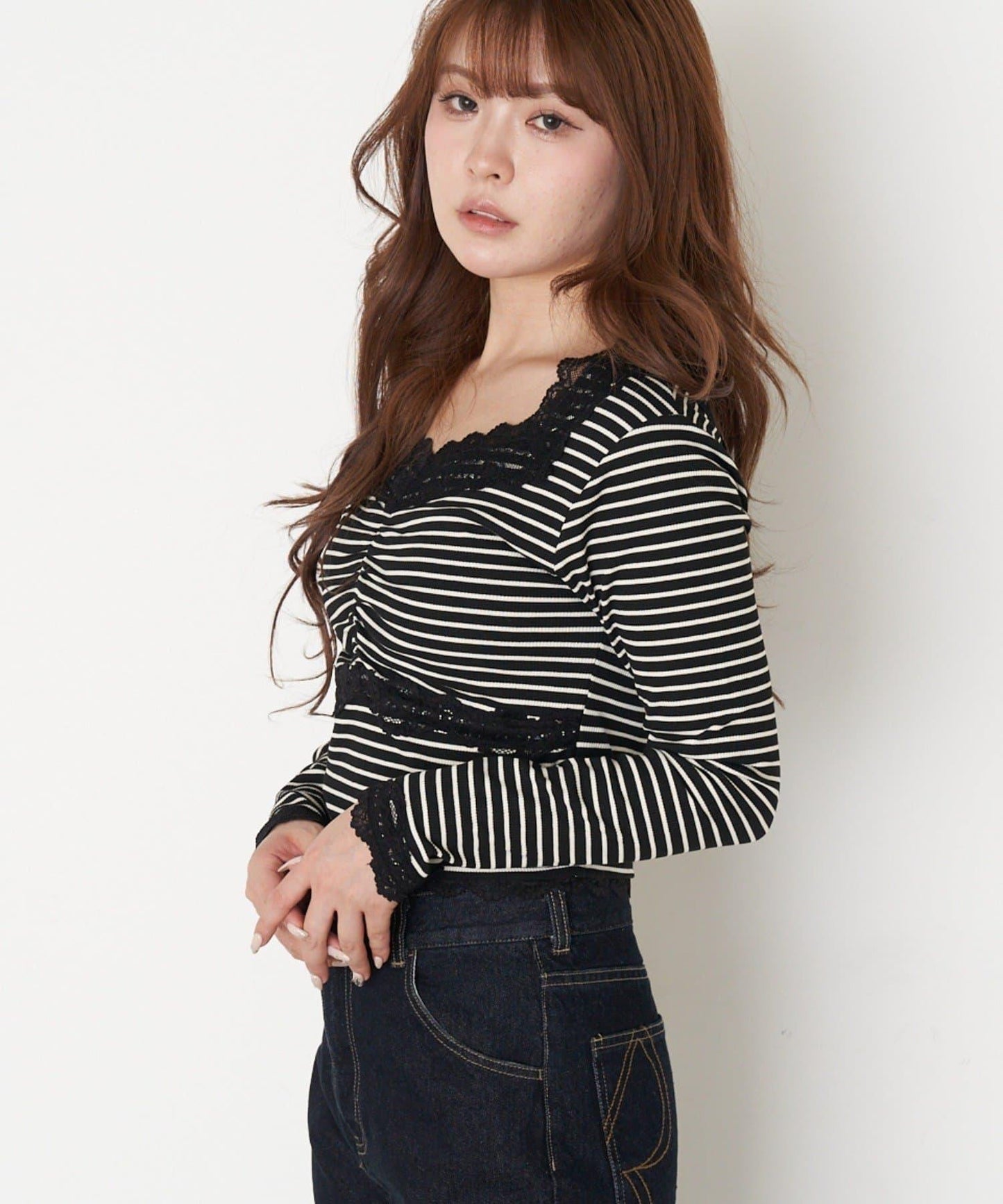 帶胸墊蕾絲長袖T恤