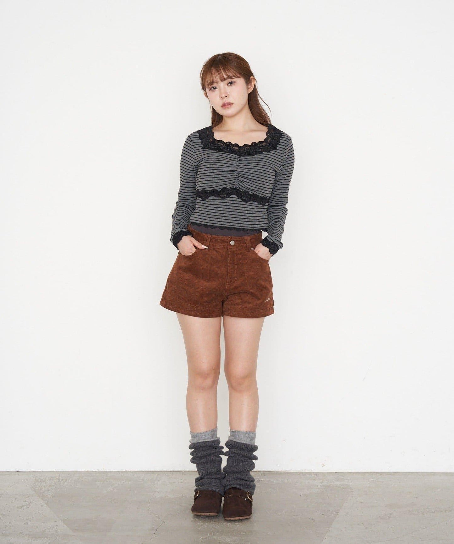 帶胸墊蕾絲長袖T恤