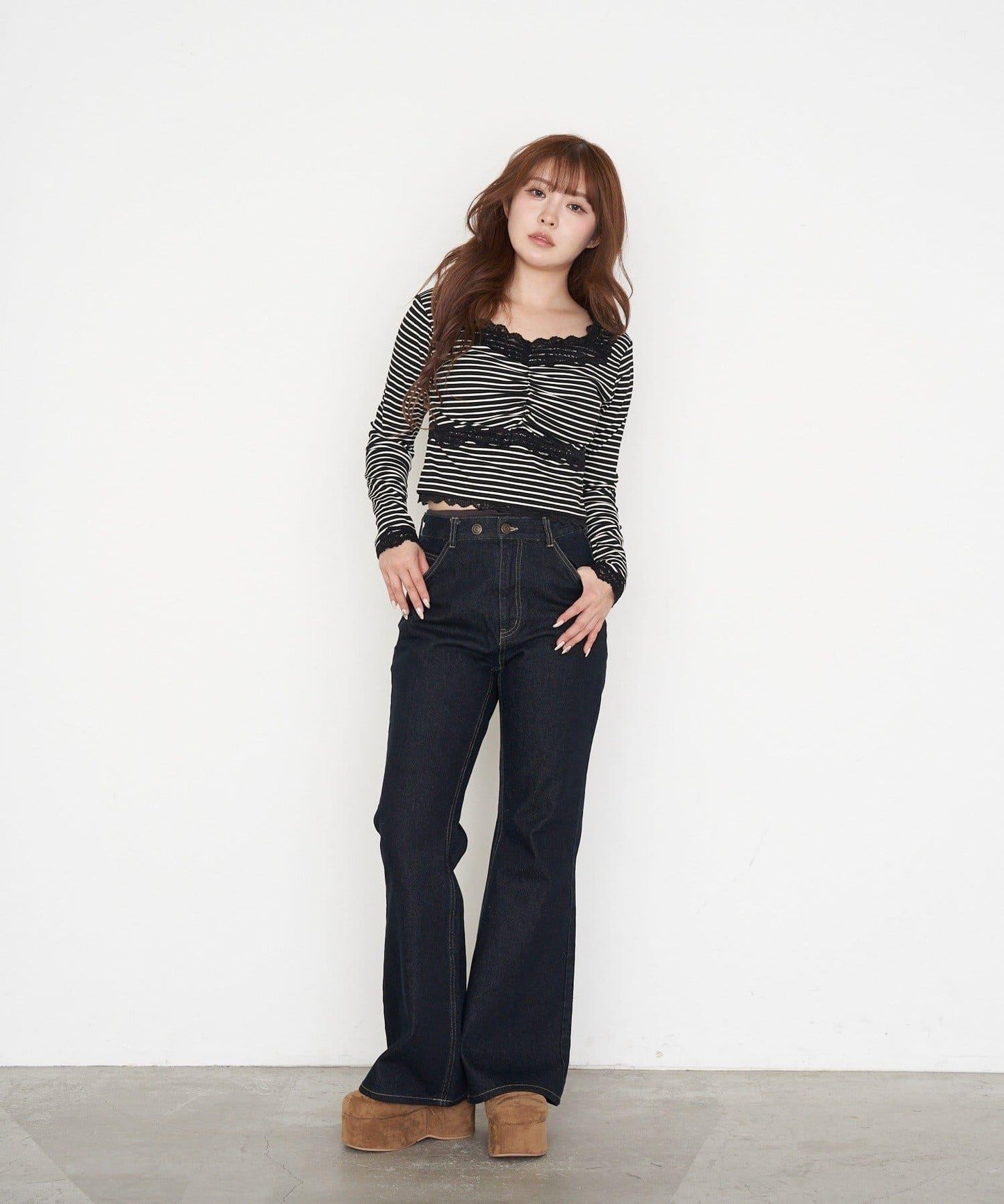 帶胸墊蕾絲長袖T恤