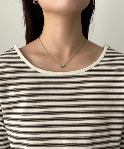 後背U領短款條紋T恤