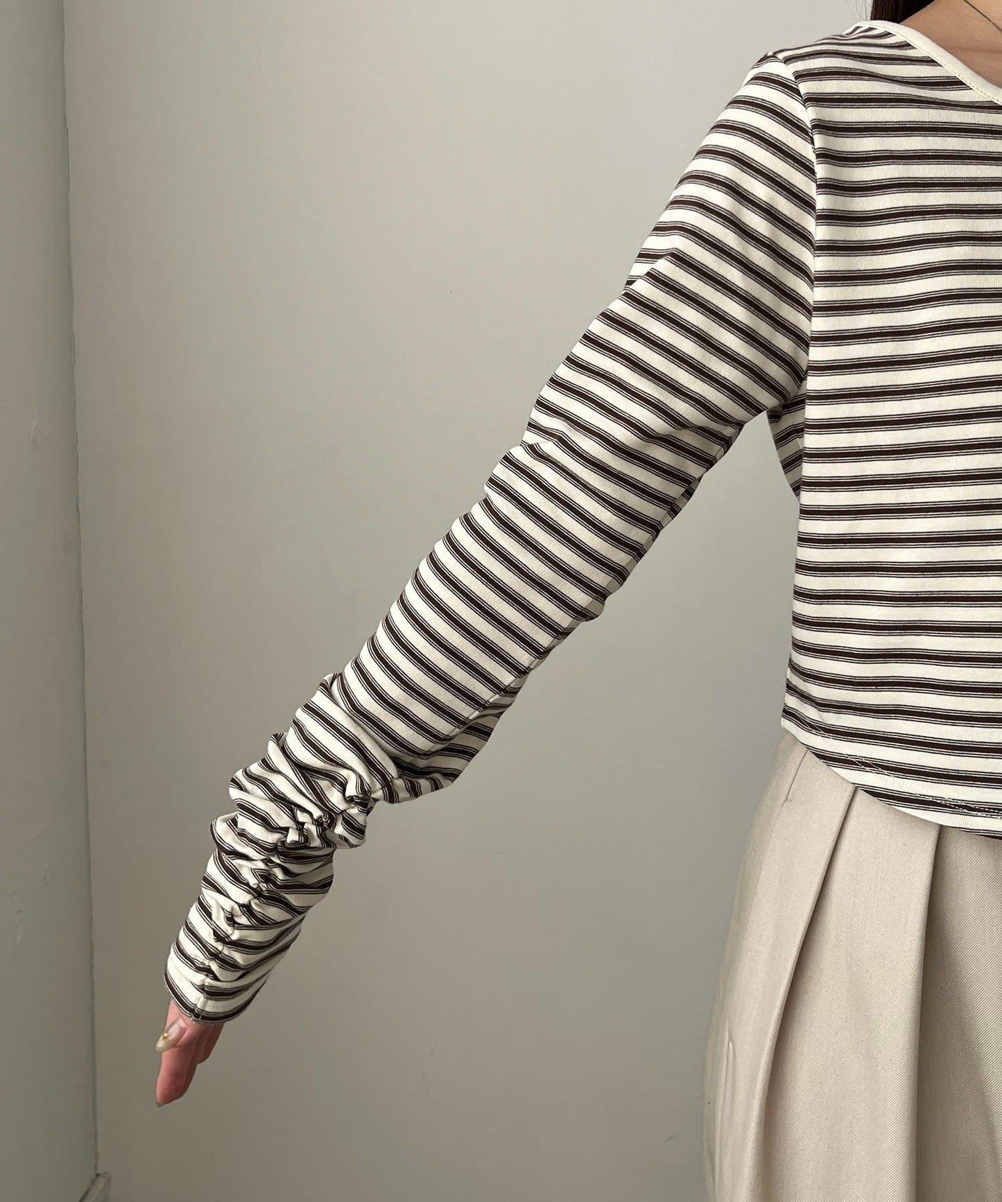 後背U領短款條紋T恤