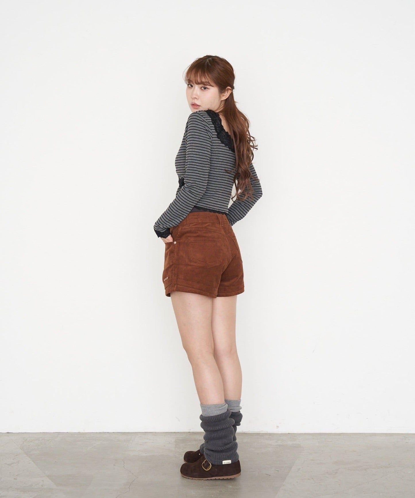 帶胸墊蕾絲長袖T恤