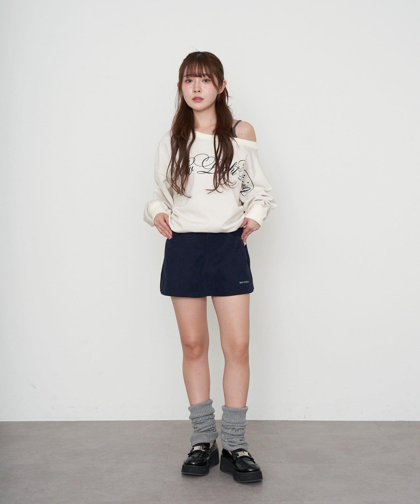 【RAY CASSIN】層疊字母單肩衛衣