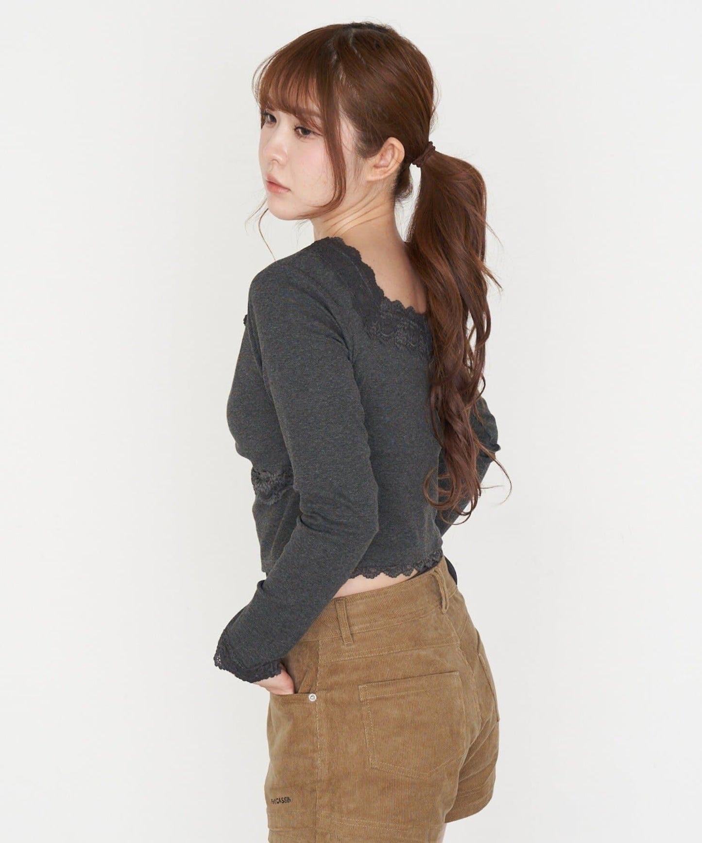 帶胸墊蕾絲長袖T恤