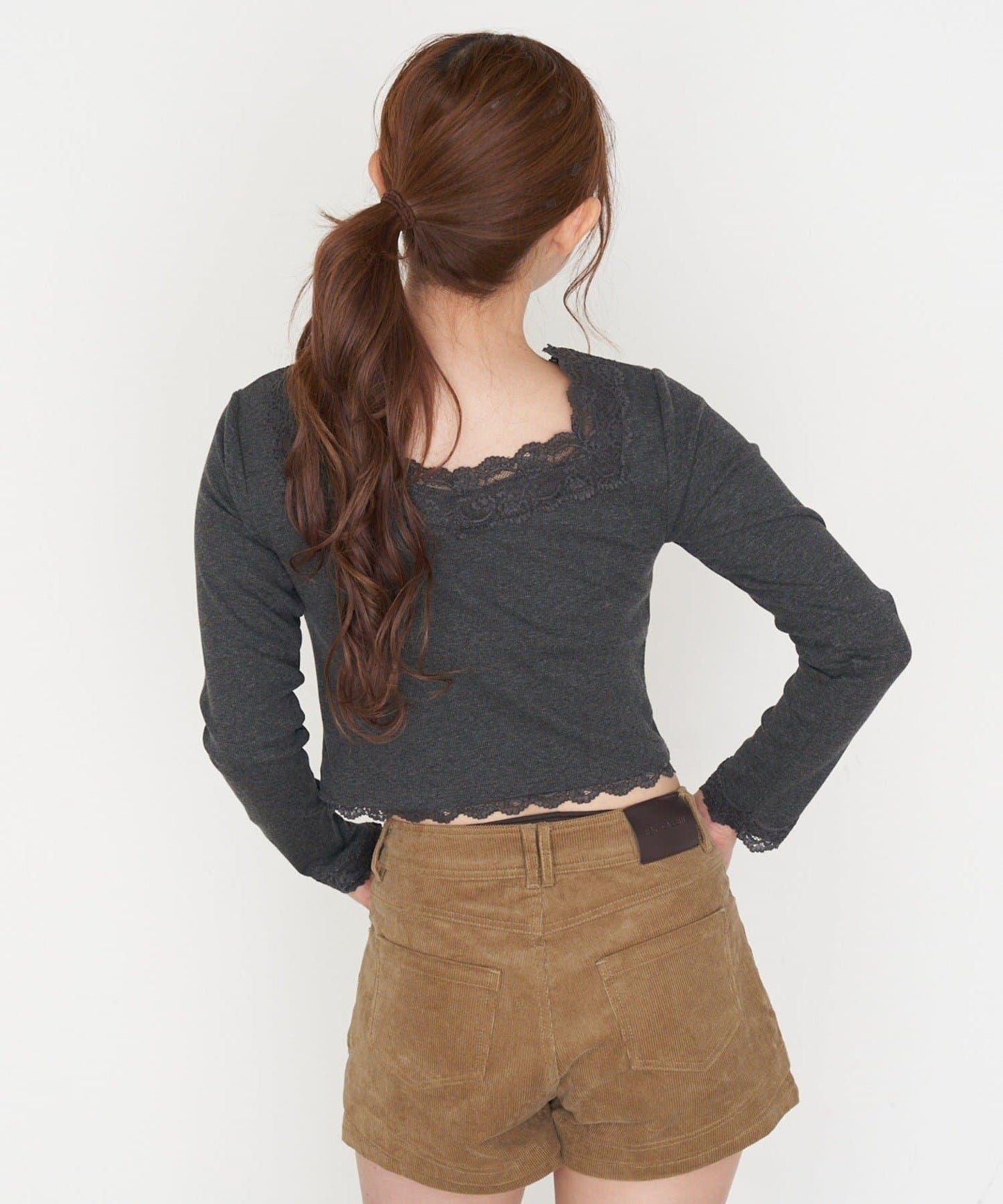 帶胸墊蕾絲長袖T恤