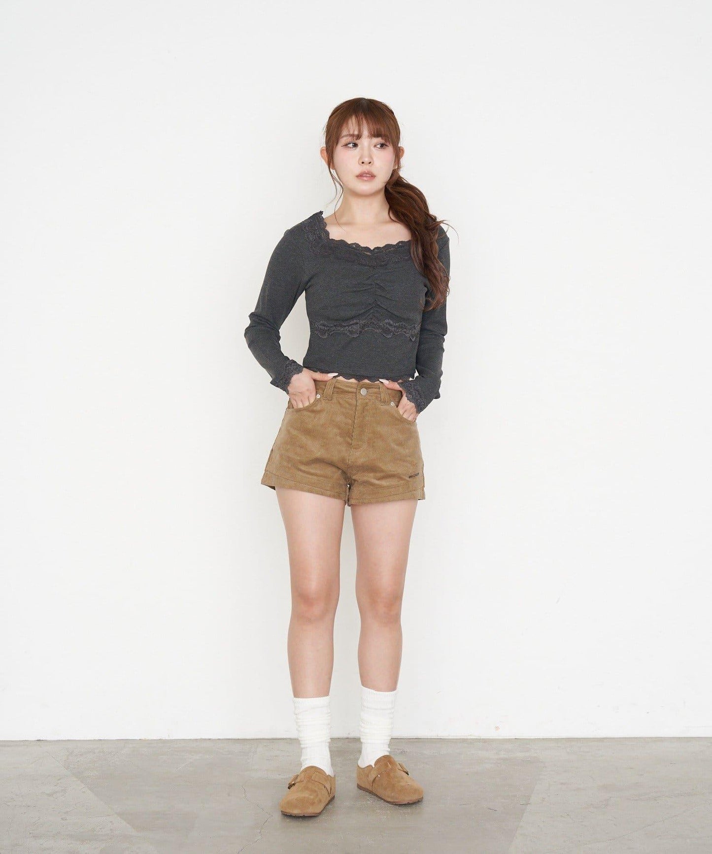 帶胸墊蕾絲長袖T恤