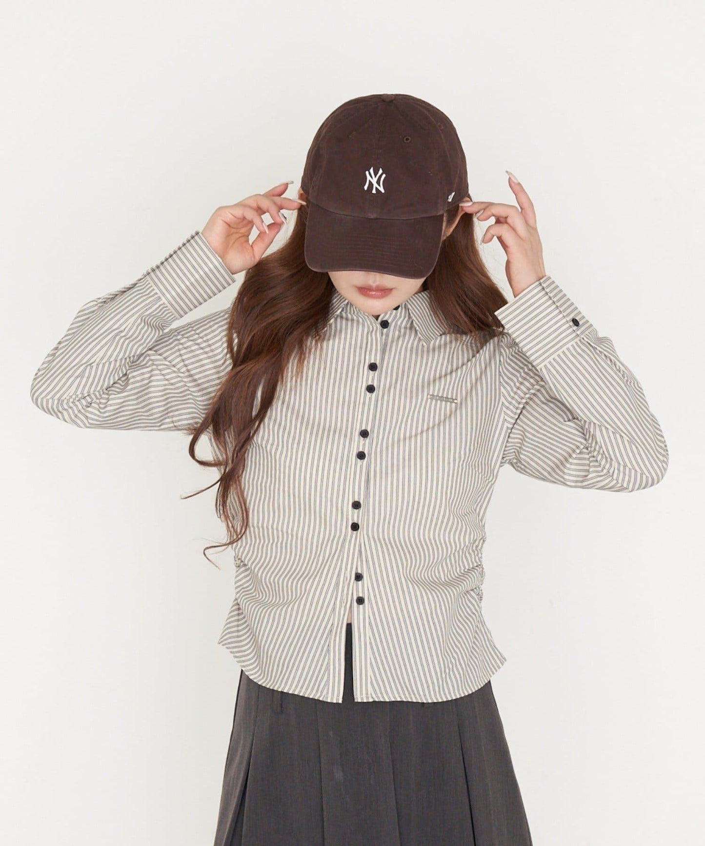 胸部刺繡修身襯衫