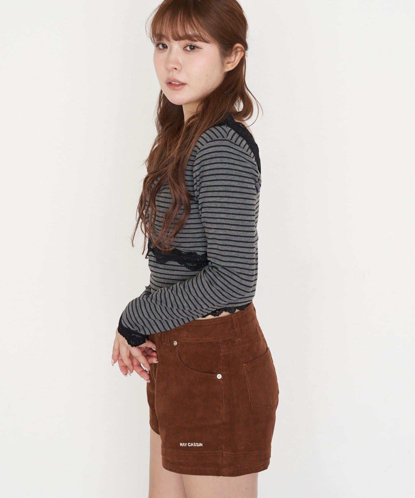 帶胸墊蕾絲長袖T恤