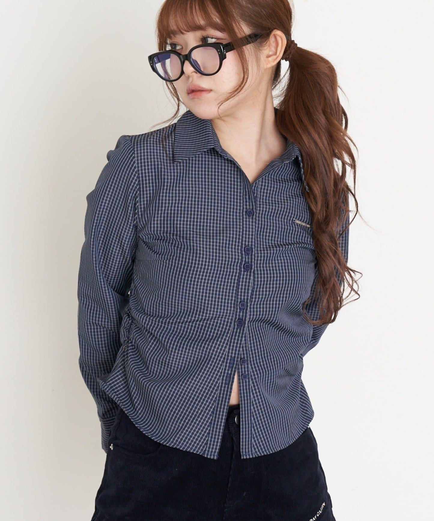 胸部刺繡修身襯衫