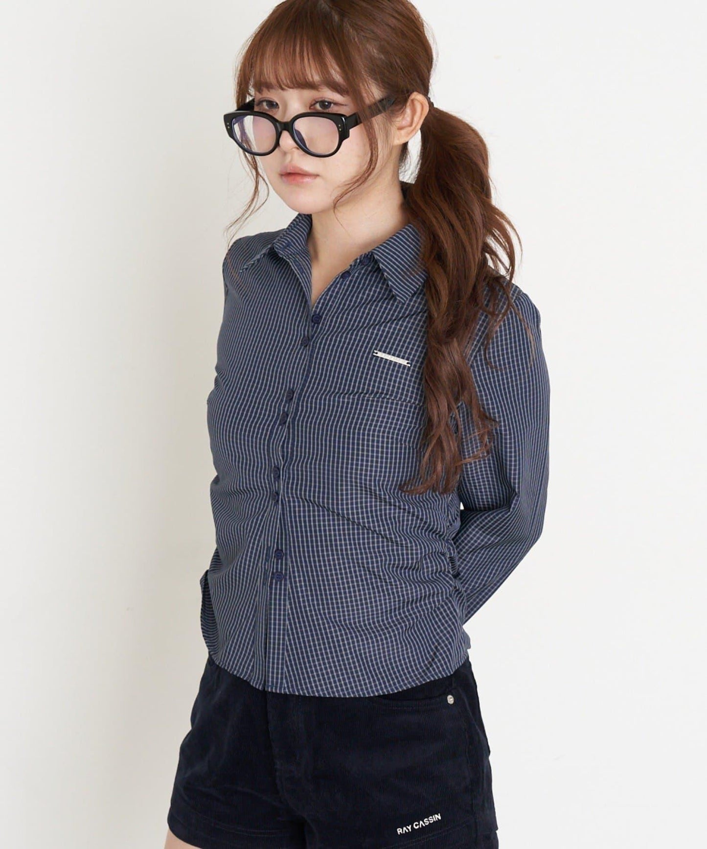 胸部刺繡修身襯衫