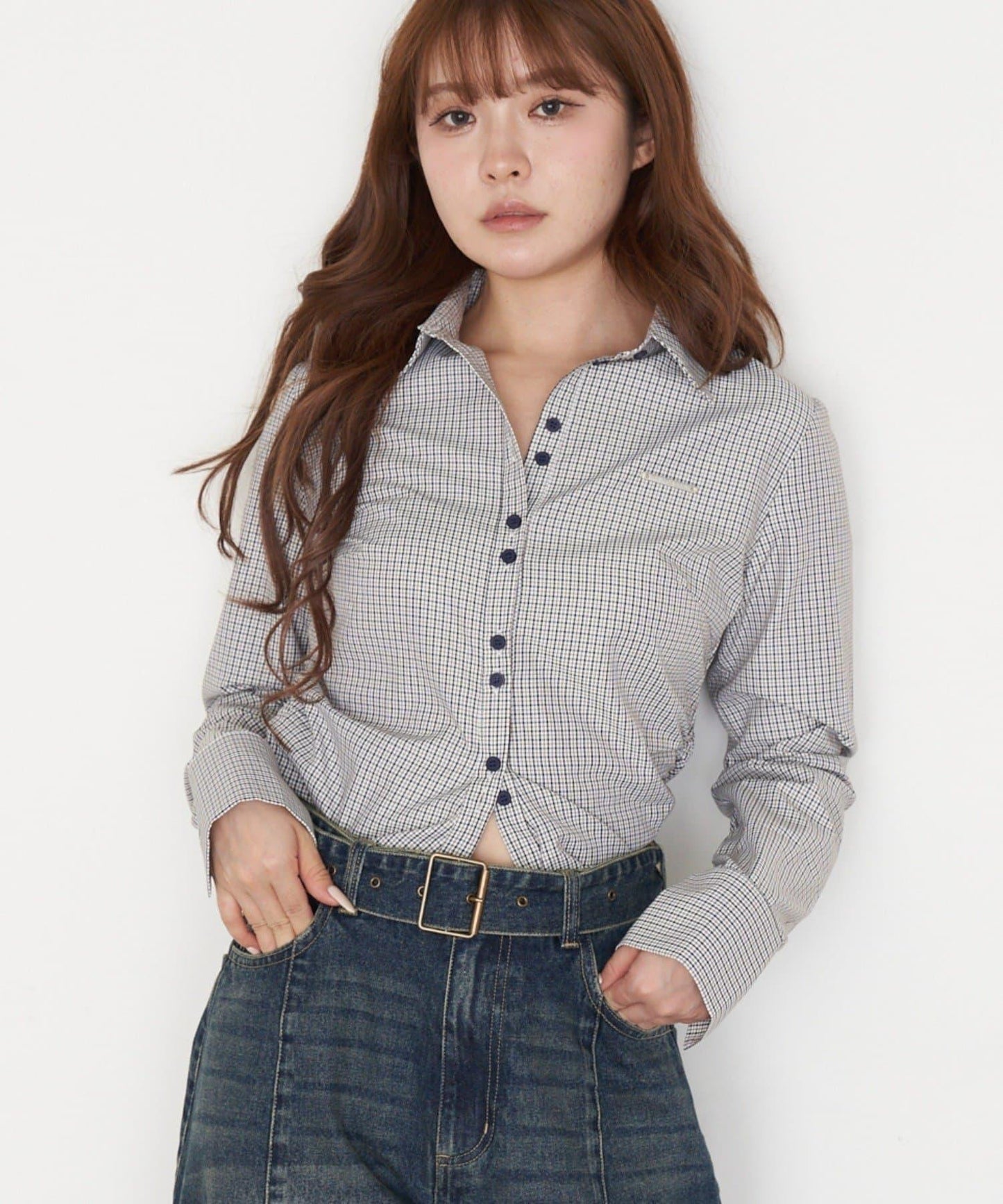 胸部刺繡修身襯衫