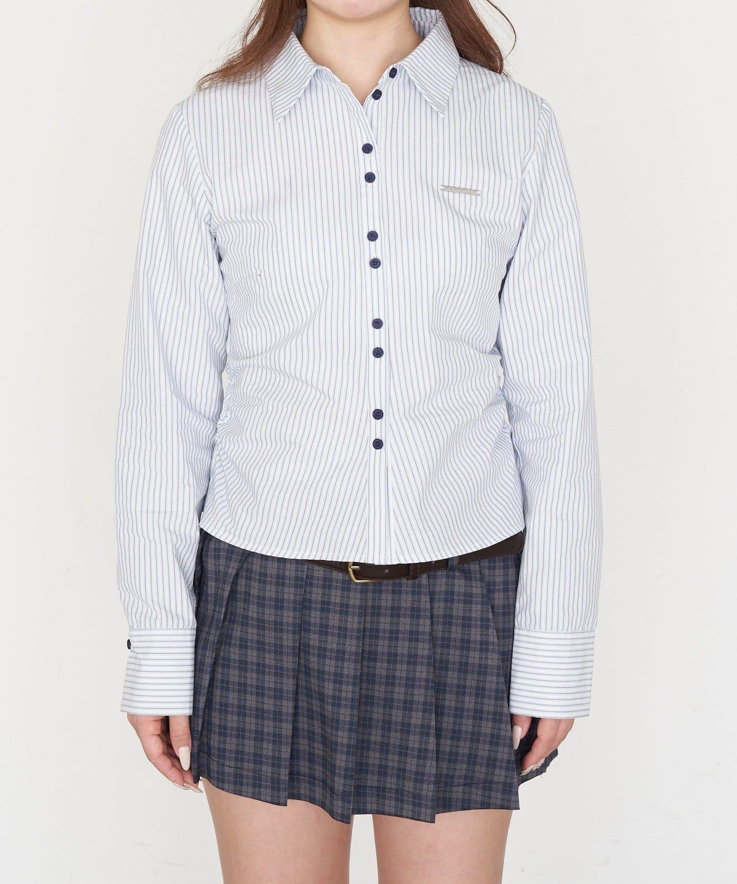 胸部刺繡修身襯衫