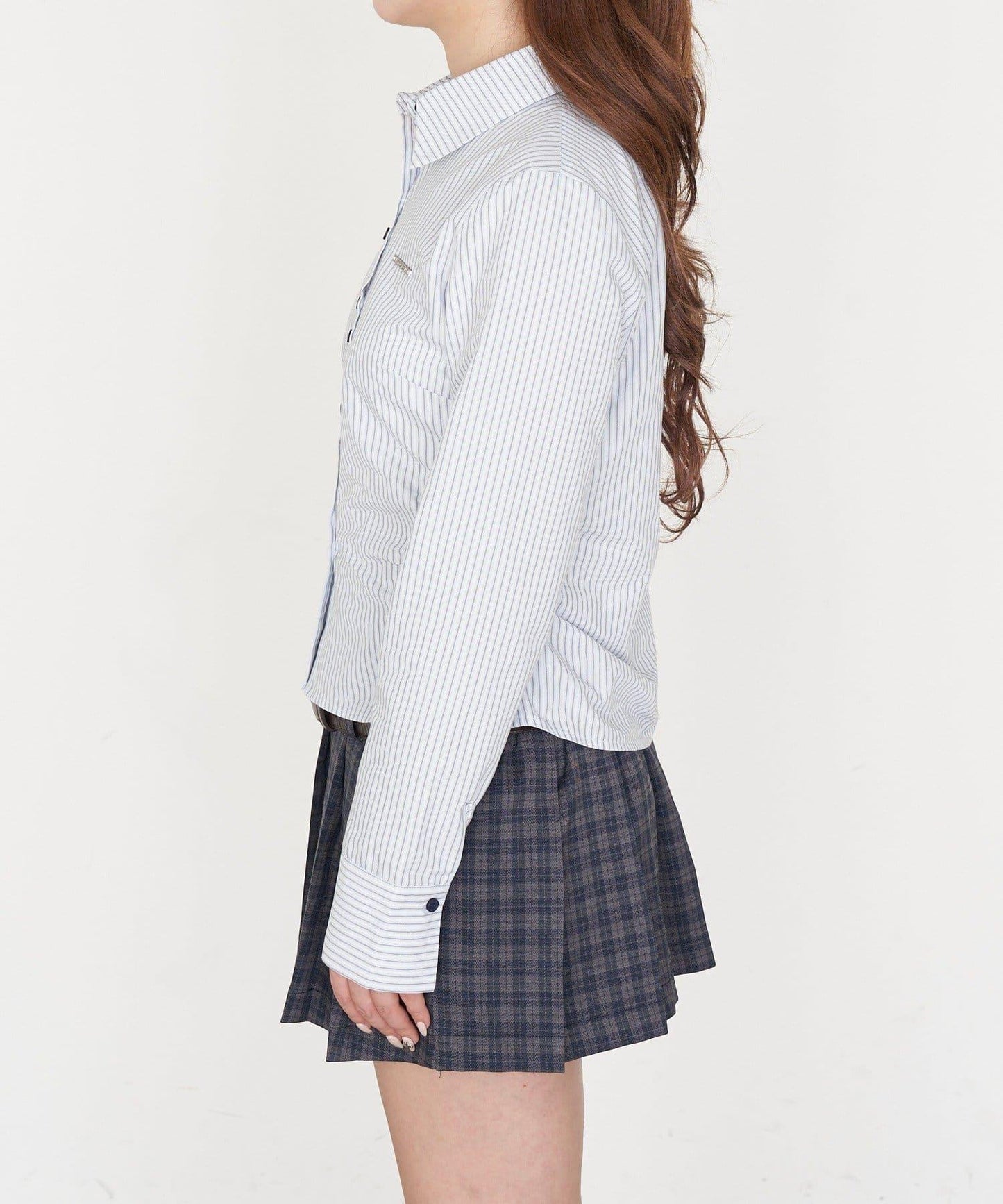 胸部刺繡修身襯衫