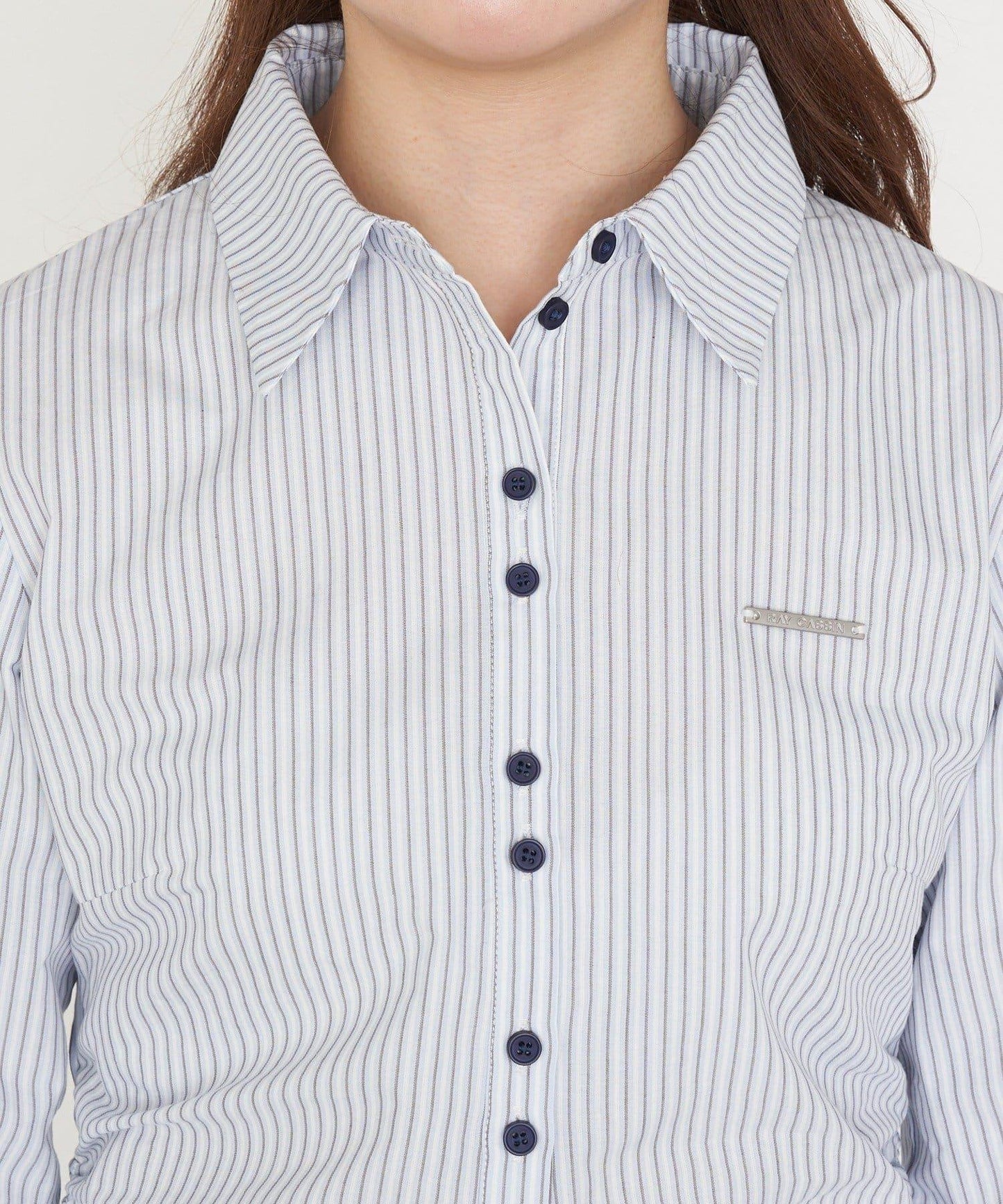 胸部刺繡修身襯衫