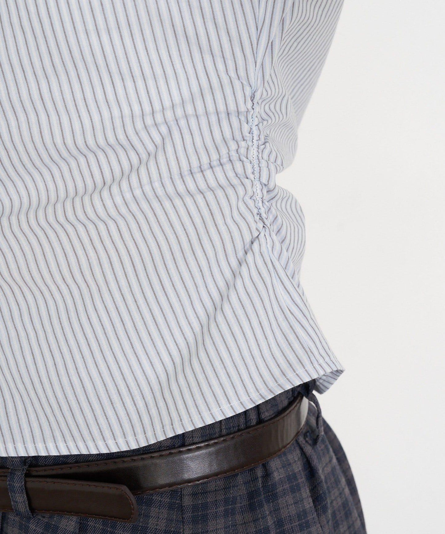 胸部刺繡修身襯衫