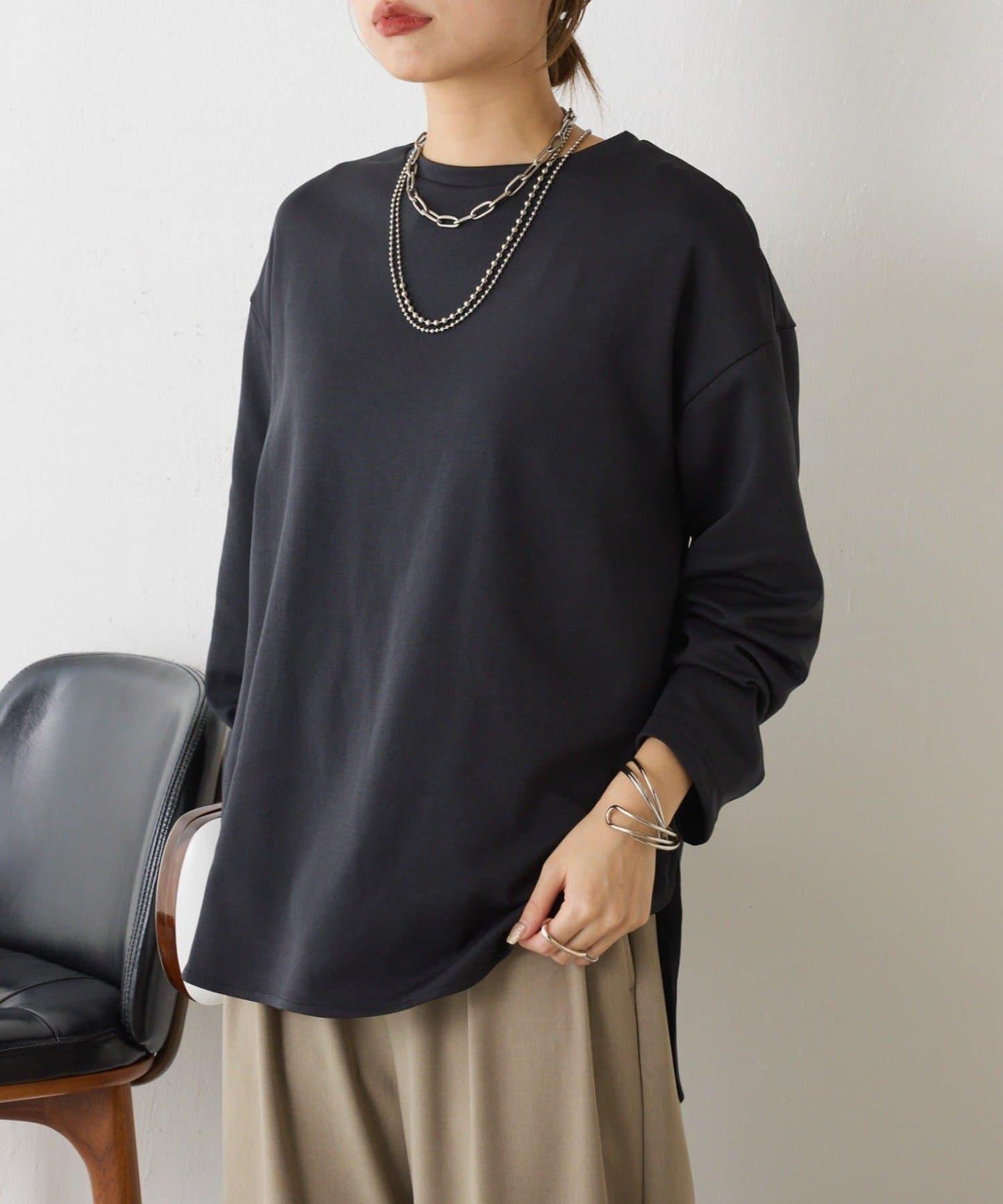 下襬圓弧彈力針織衫