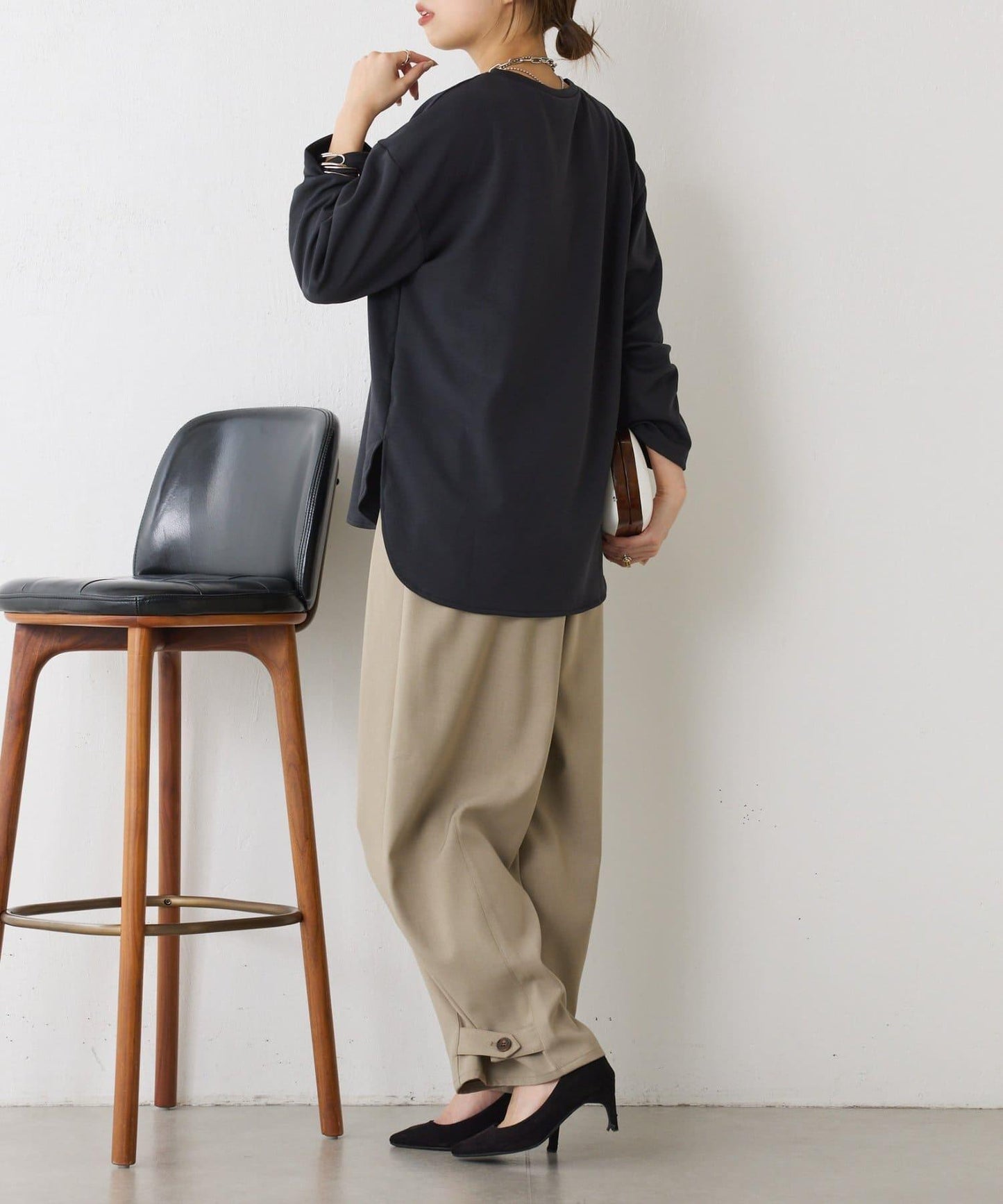 下襬圓弧彈力針織衫