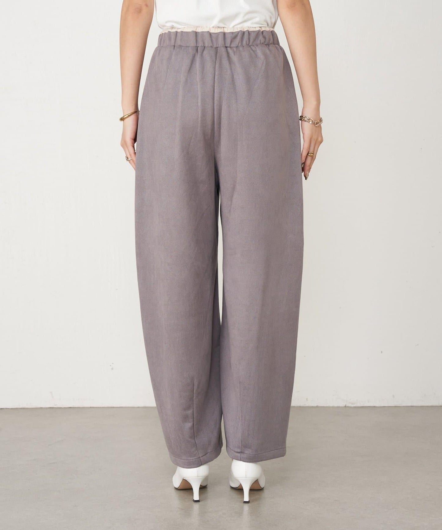 層疊風麂皮彎曲褲