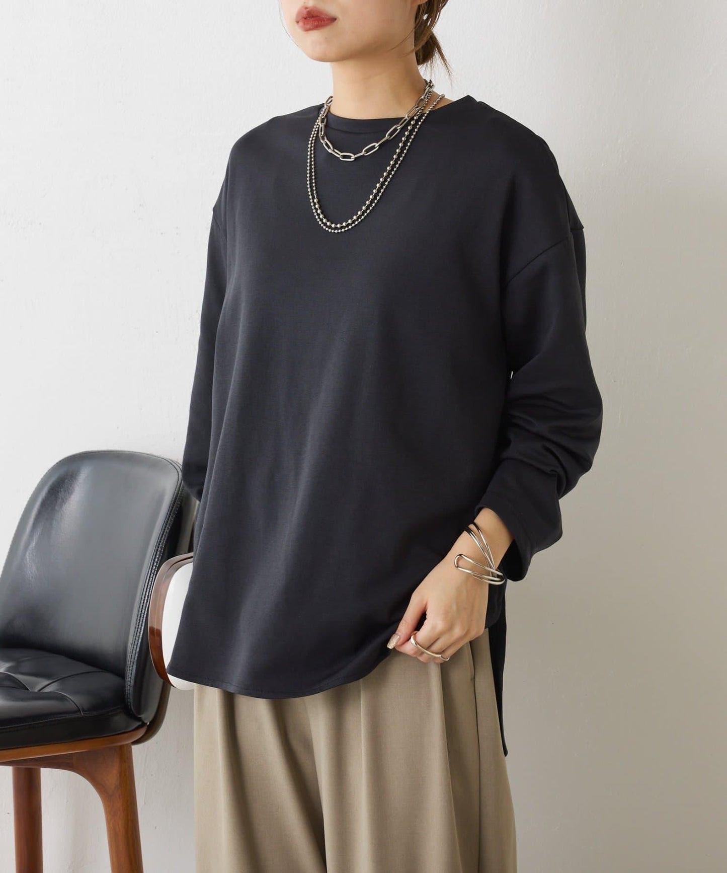 下襬圓弧彈力針織衫