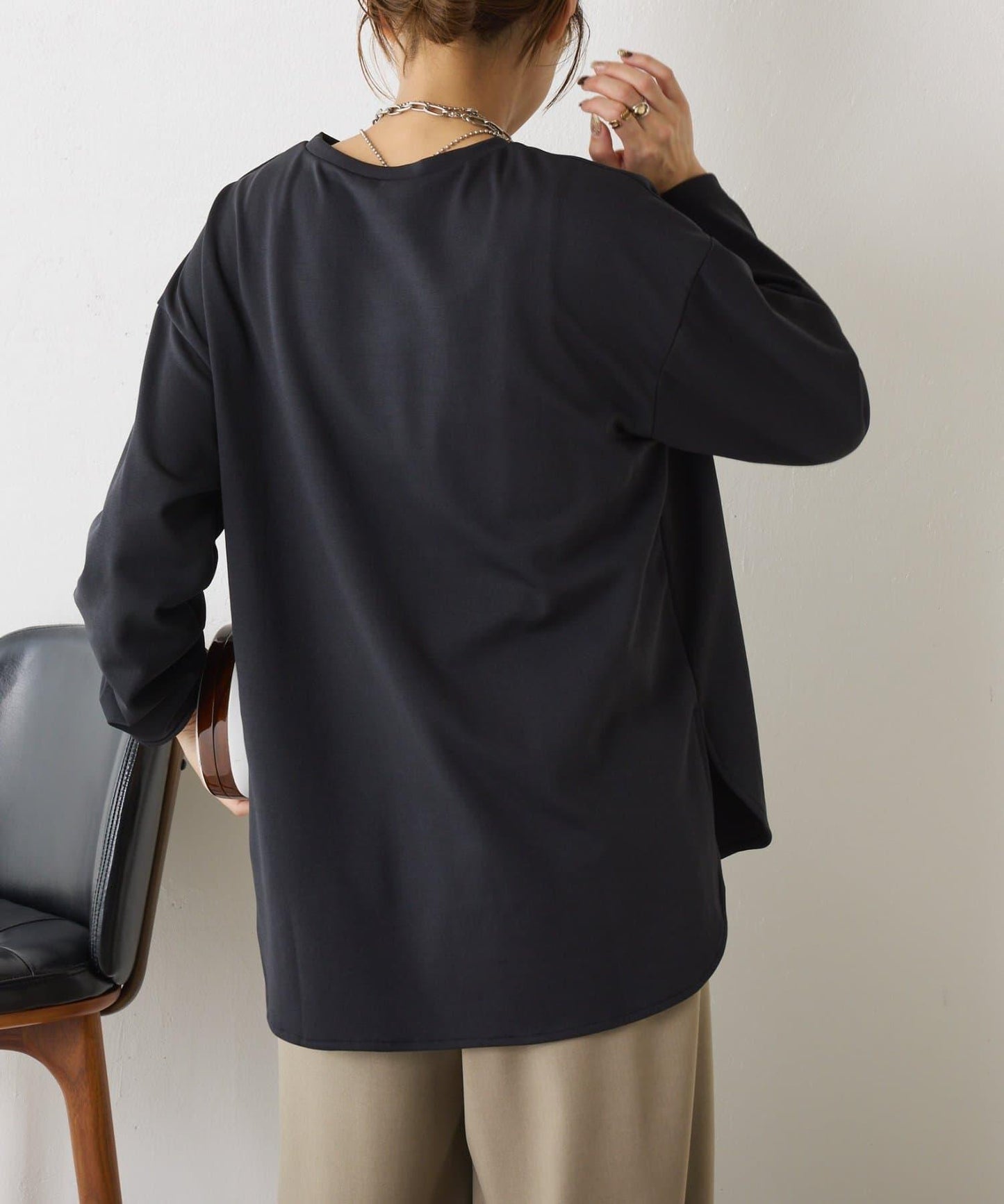 下襬圓弧彈力針織衫