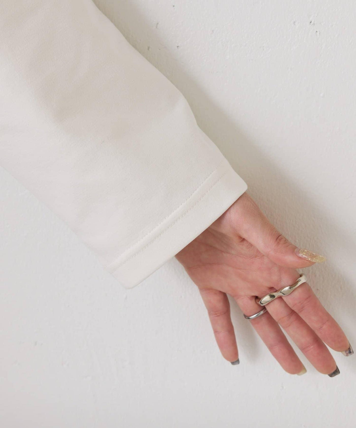 下襬圓弧彈力針織衫