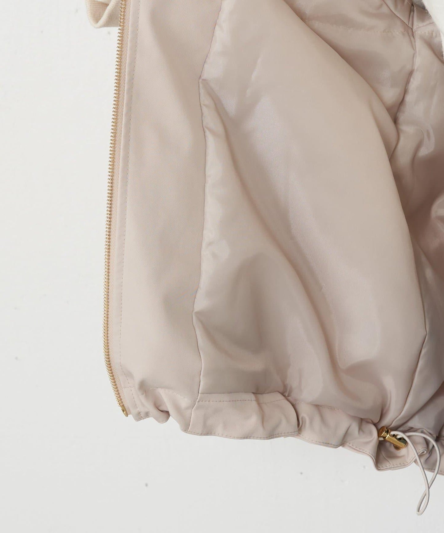 中棉後褶皺大衣