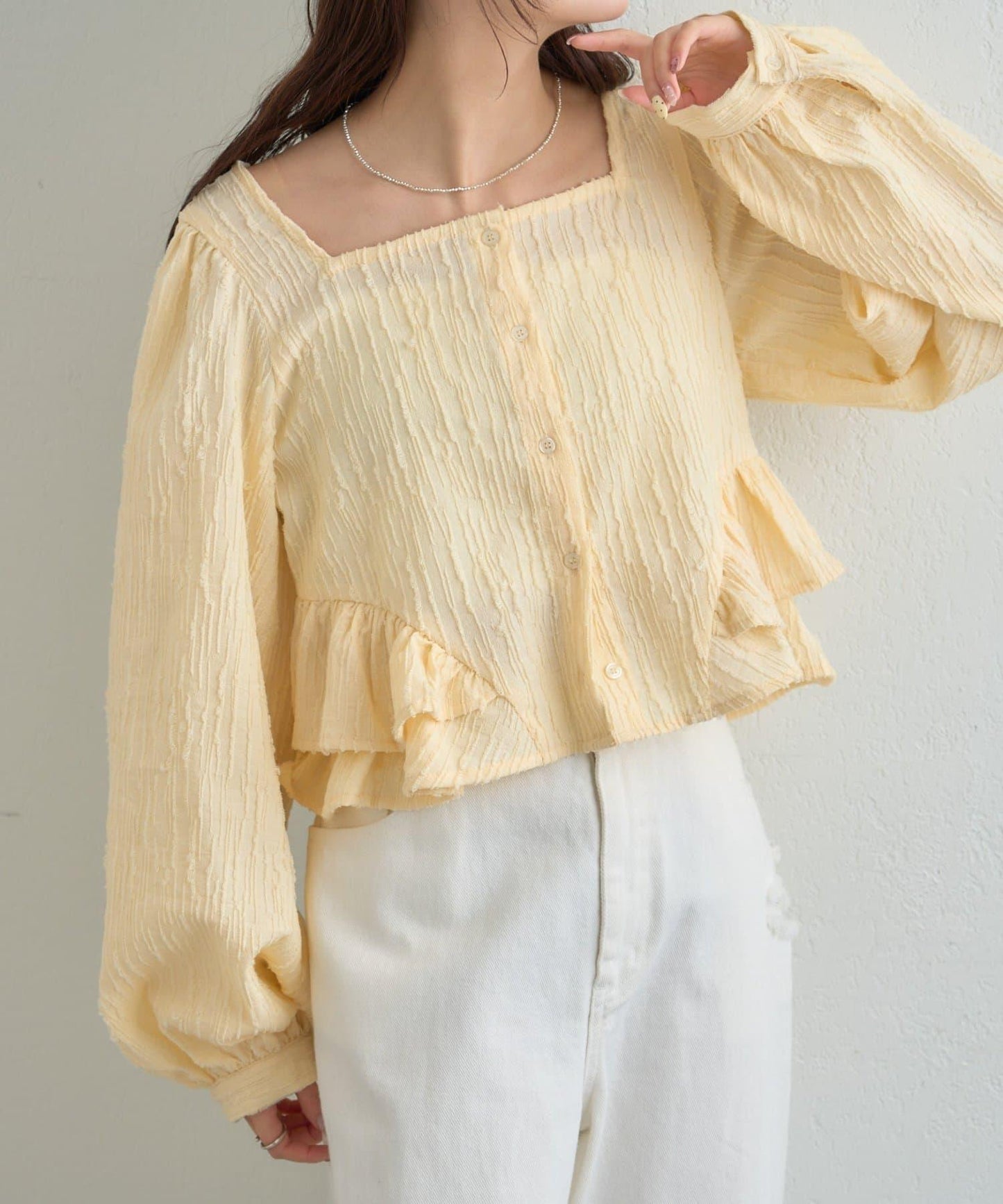 提花下襬荷葉邊襯衫