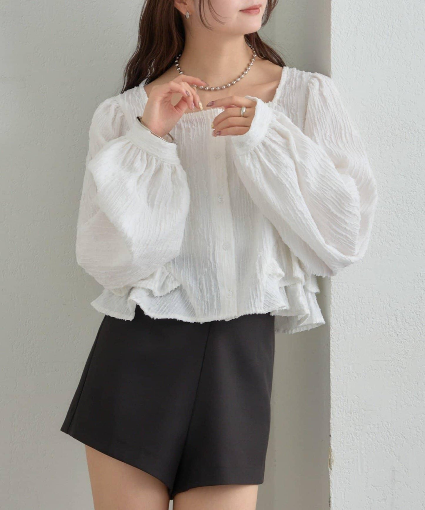 提花下襬荷葉邊襯衫