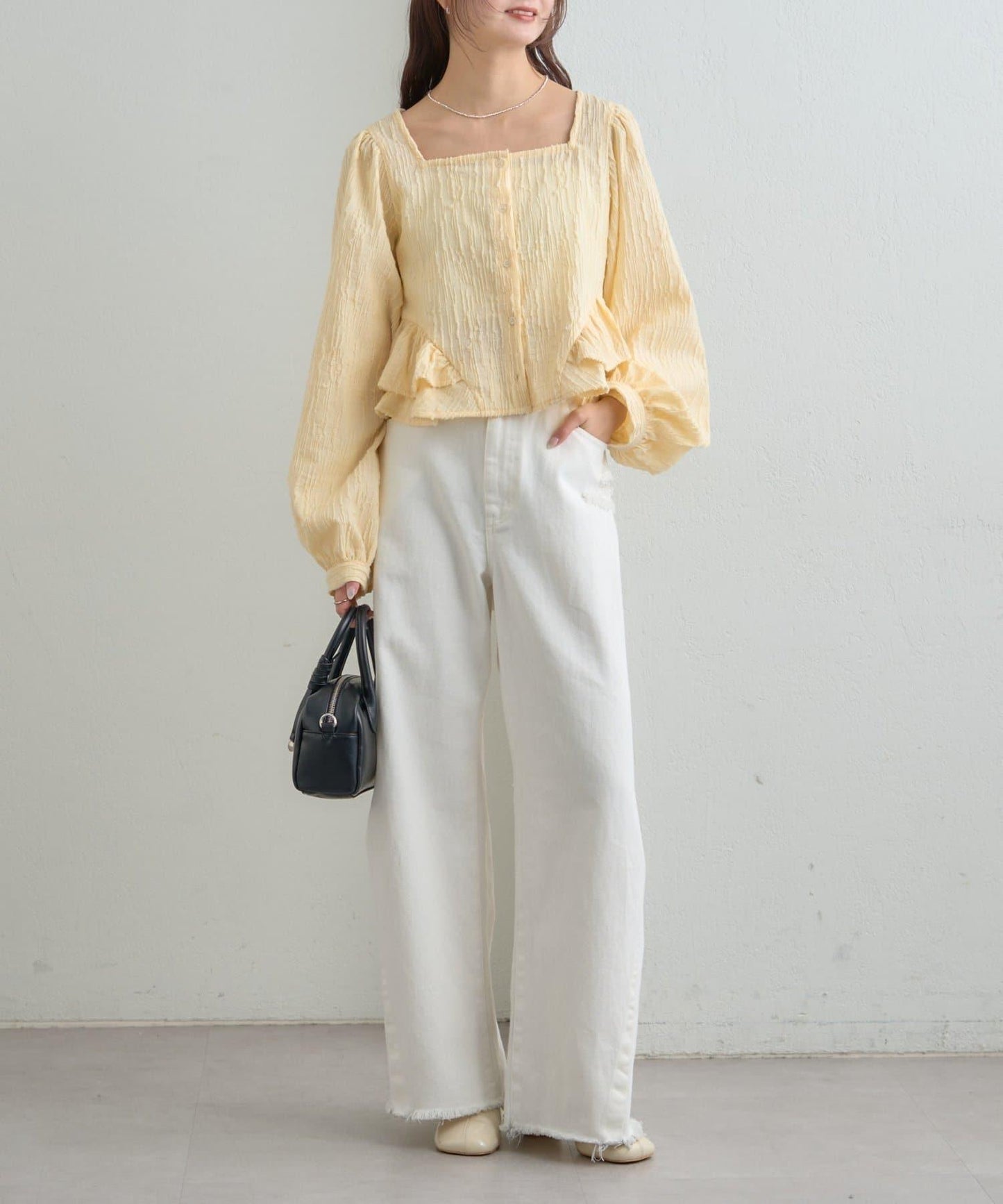 提花下襬荷葉邊襯衫