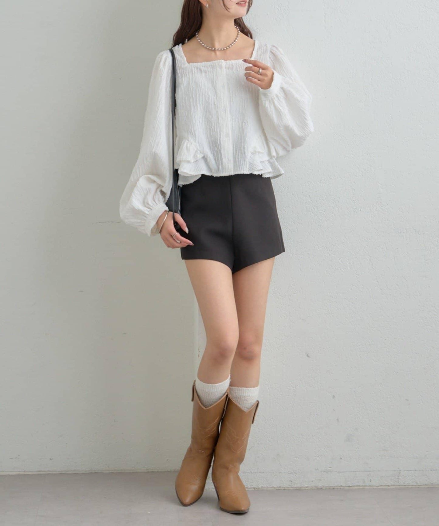 提花下襬荷葉邊襯衫