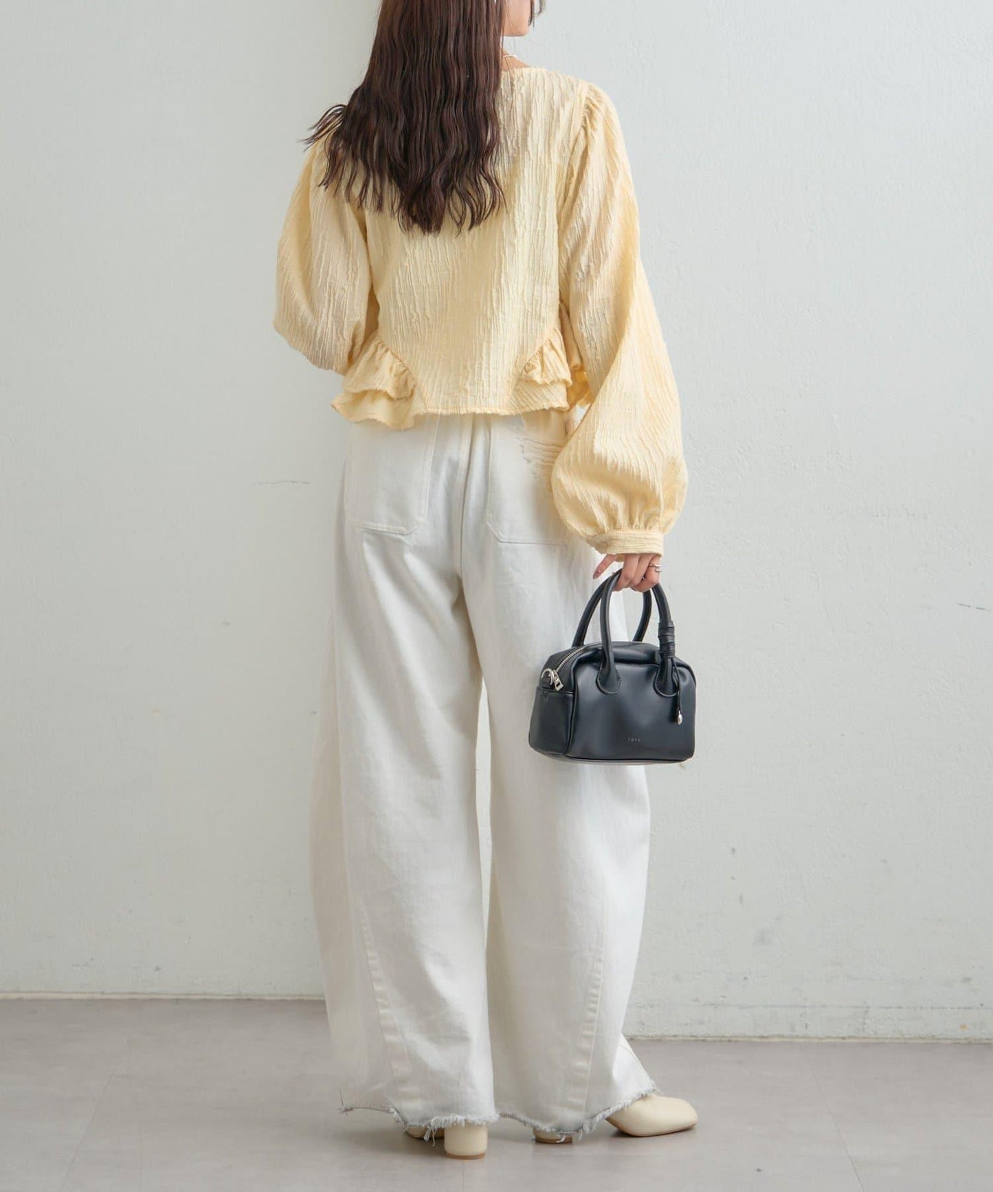 提花下襬荷葉邊襯衫