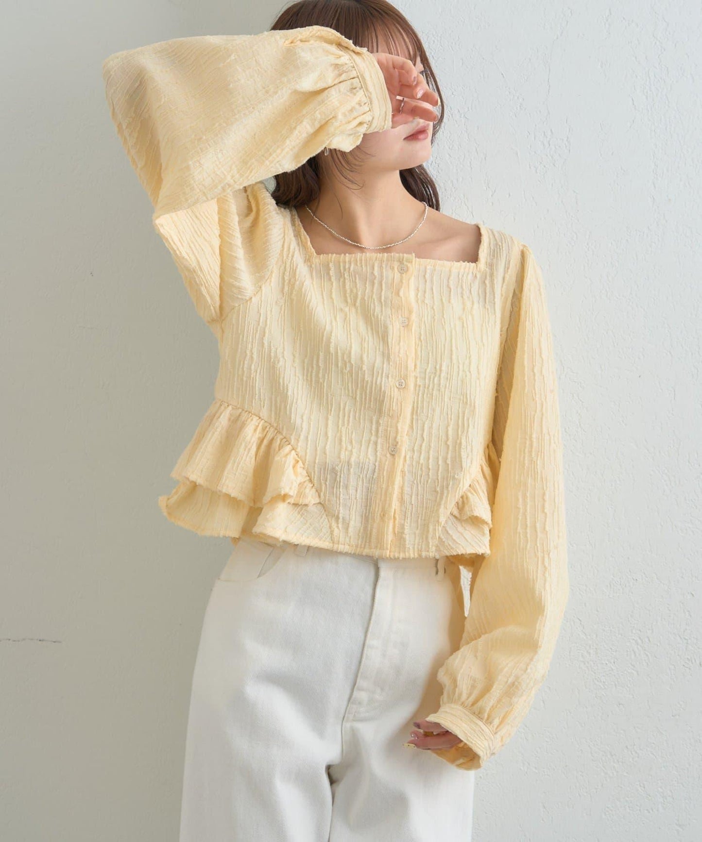 提花下襬荷葉邊襯衫