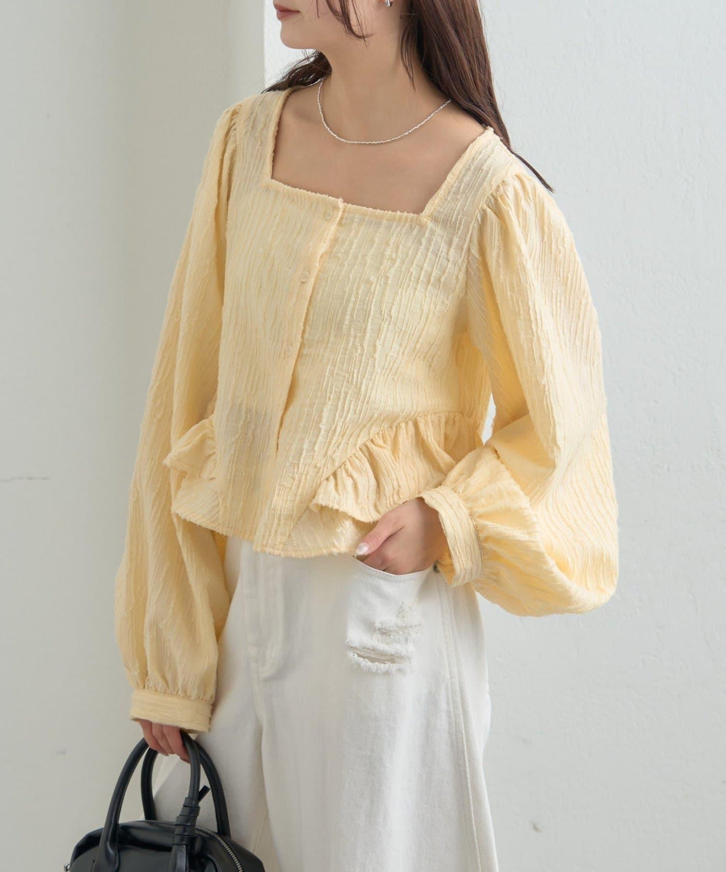 提花下襬荷葉邊襯衫