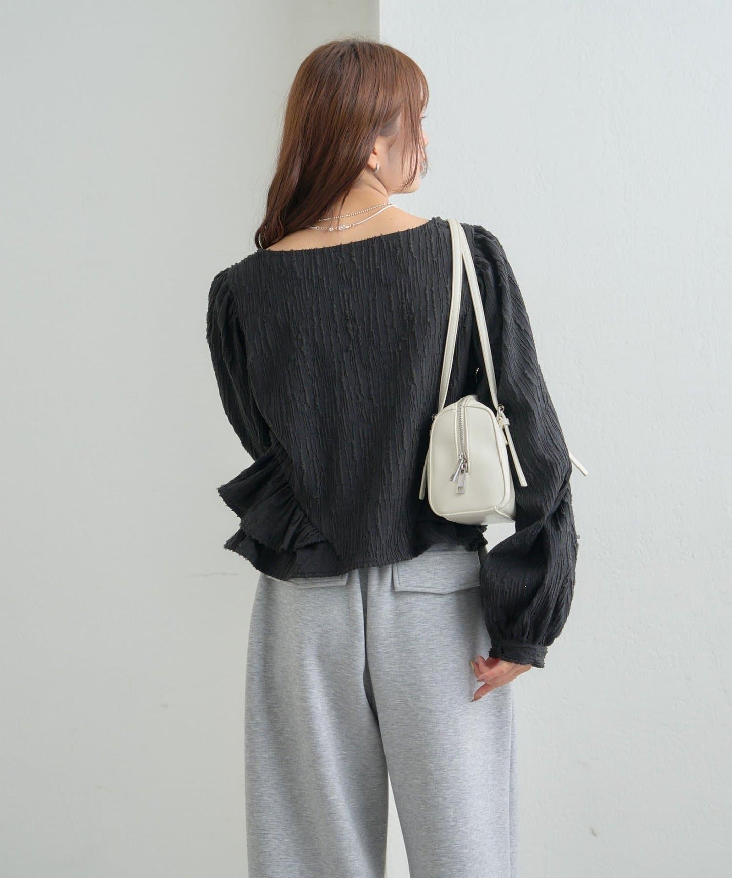 提花下襬荷葉邊襯衫