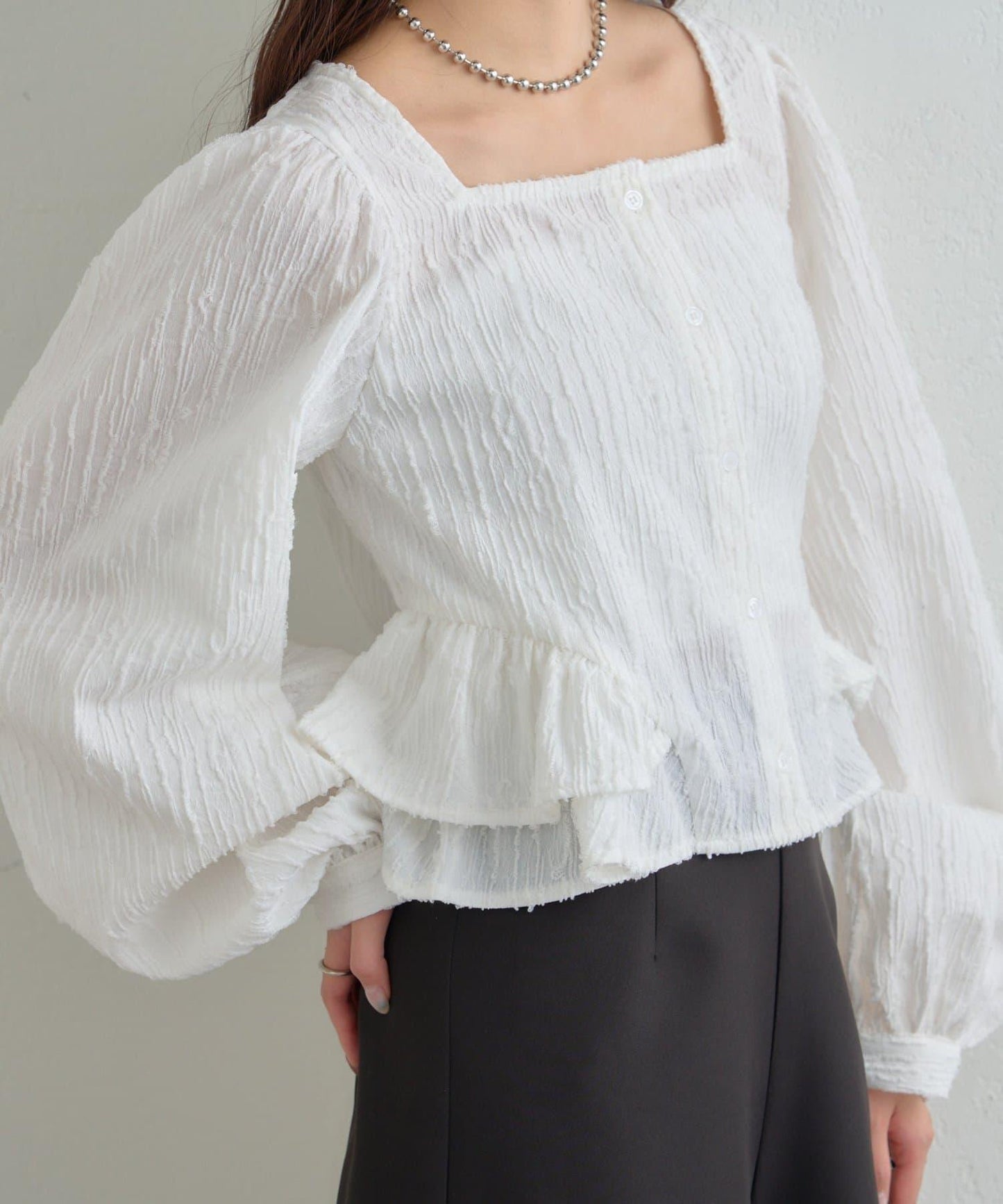 提花下襬荷葉邊襯衫