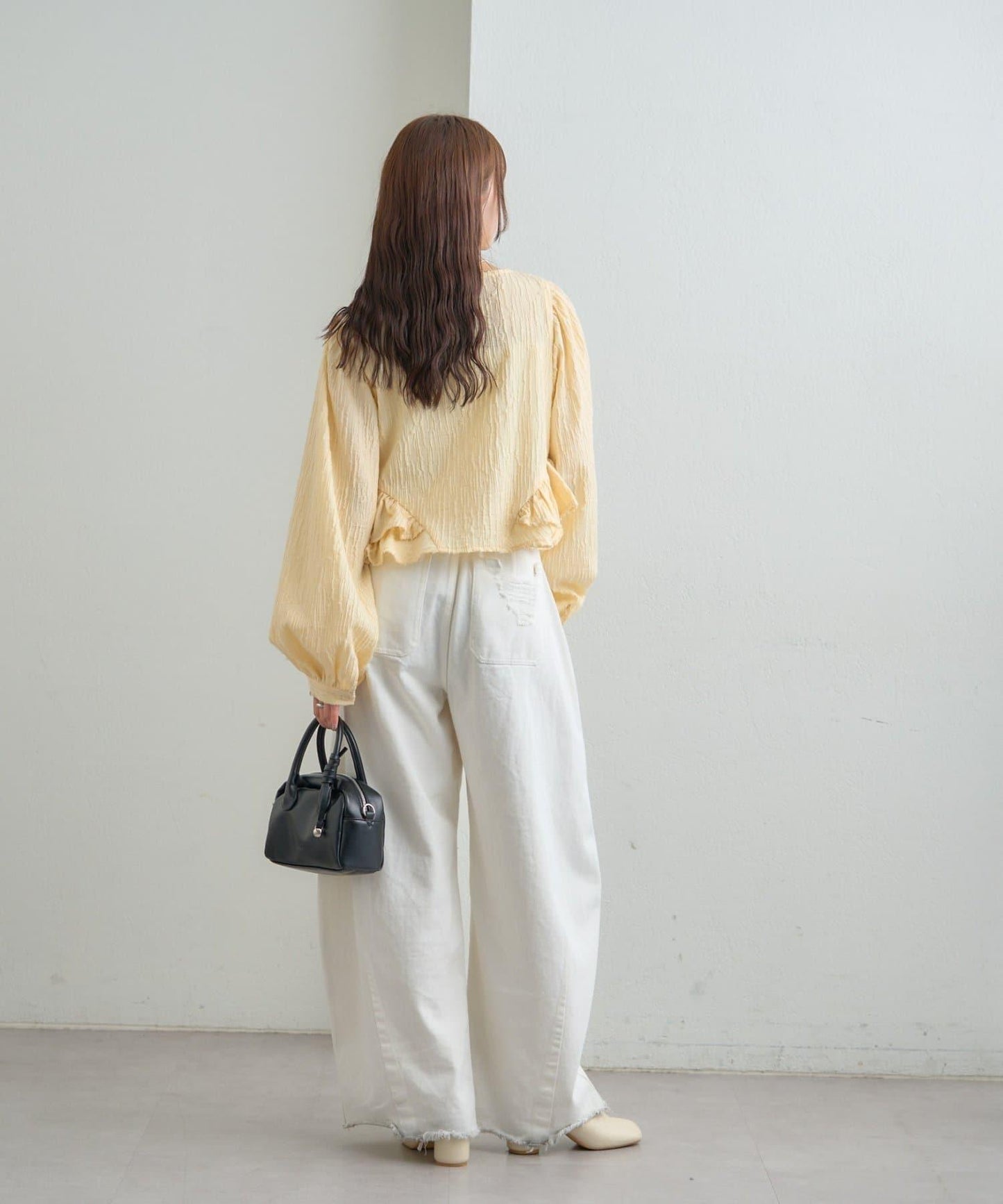 提花下襬荷葉邊襯衫