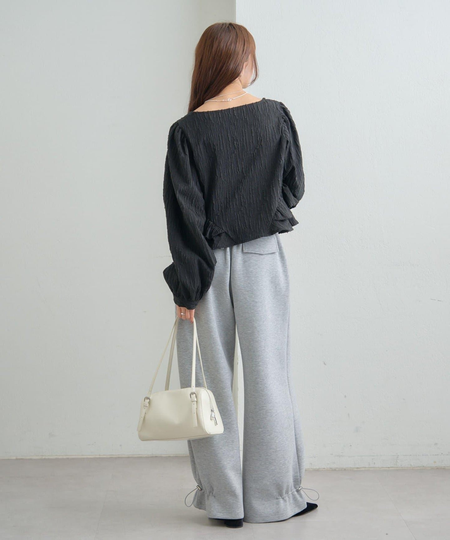 提花下襬荷葉邊襯衫