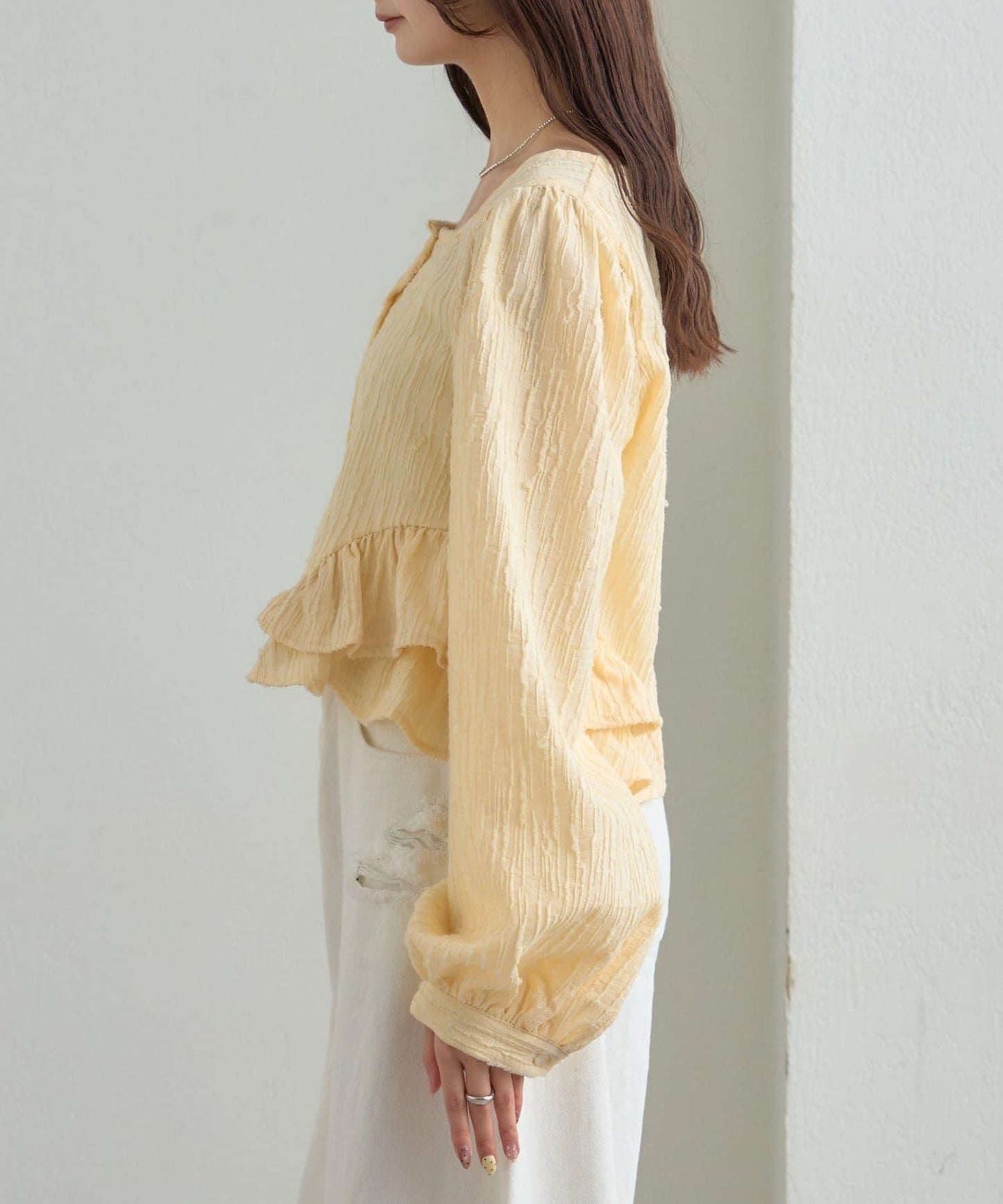 提花下襬荷葉邊襯衫