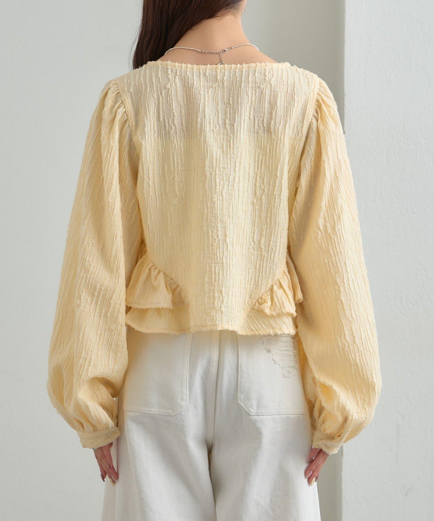 提花下襬荷葉邊襯衫