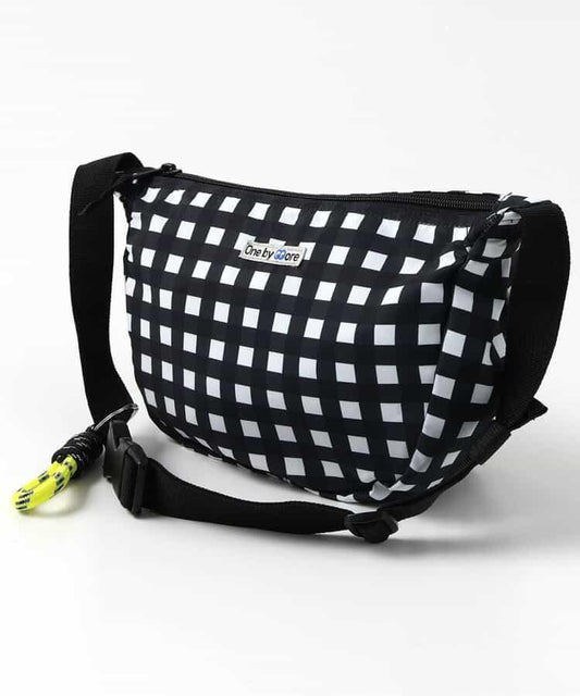 one by more 半月形單肩包