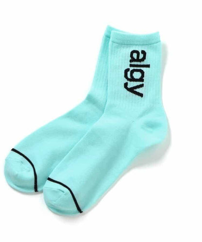 大字母標誌中筒襪