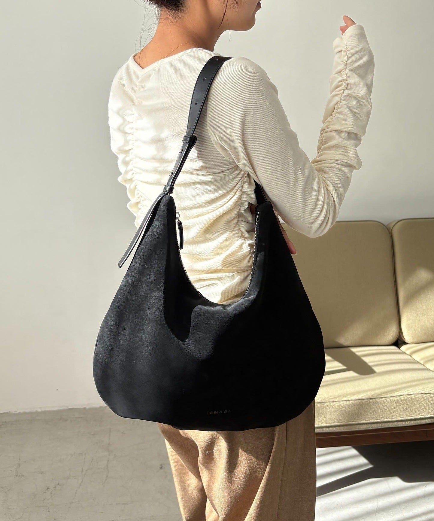 半圓造型 牛巴革 單肩包