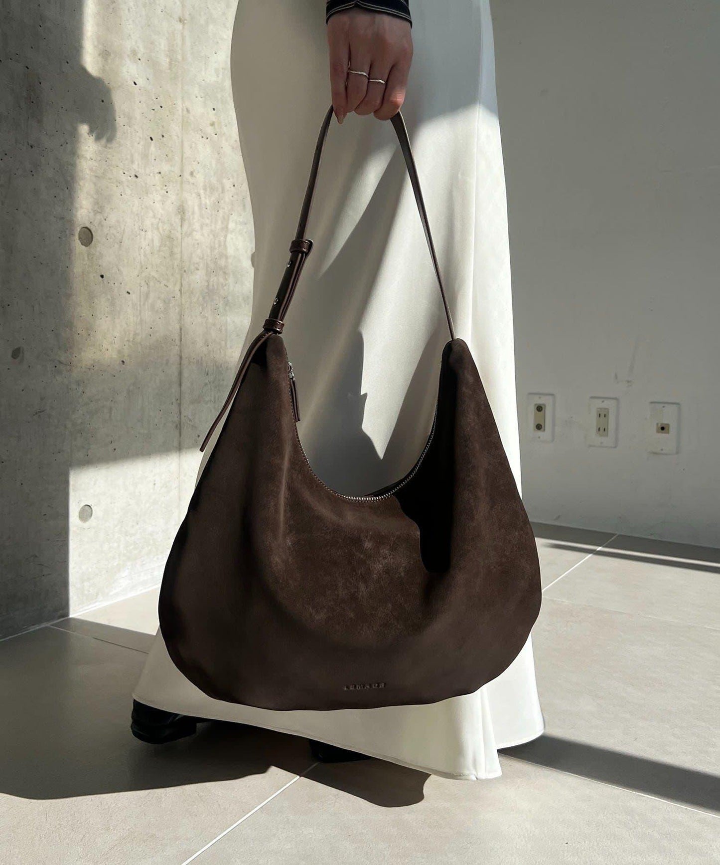 半圓造型 牛巴革 單肩包