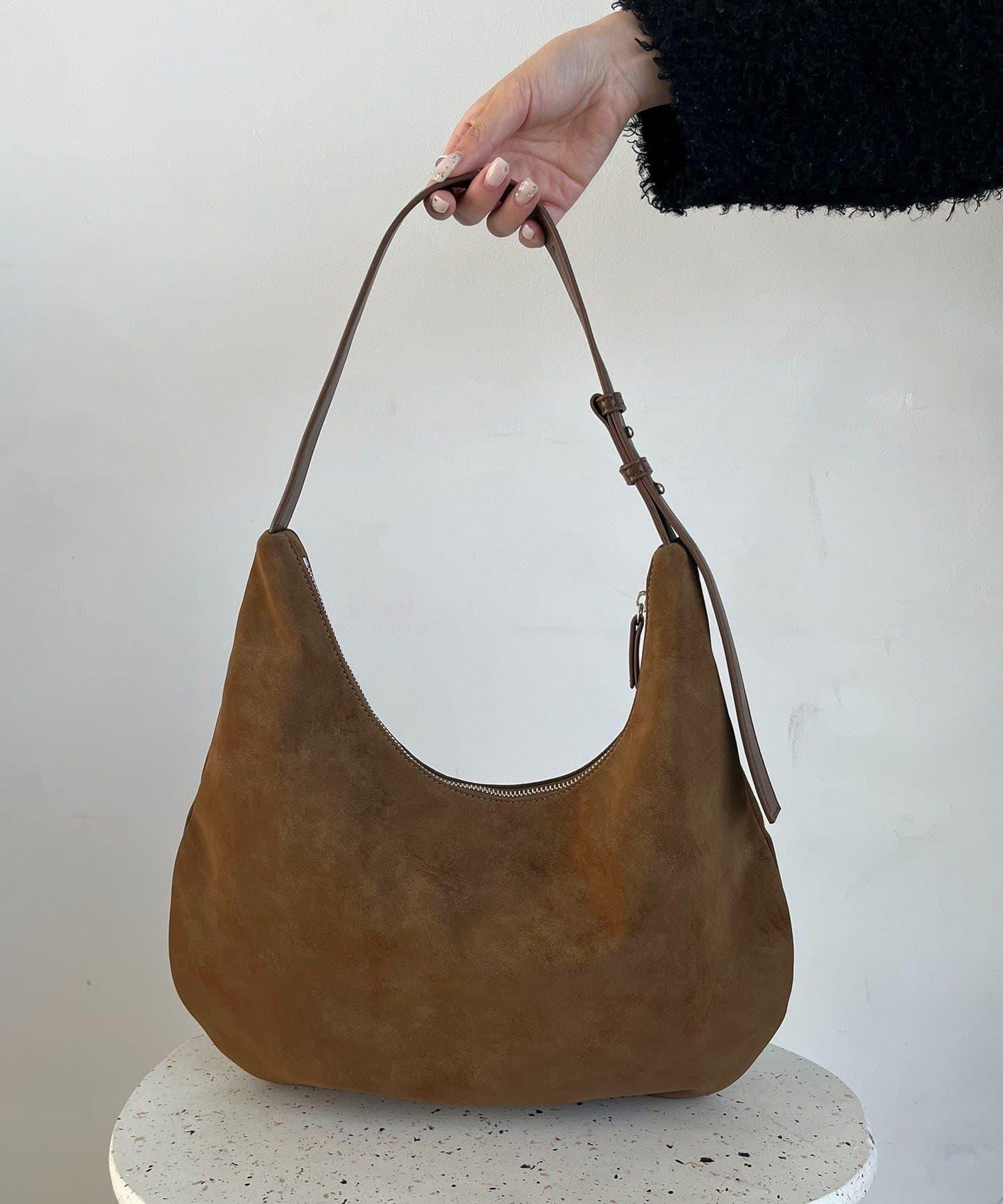 半圓造型 牛巴革 單肩包