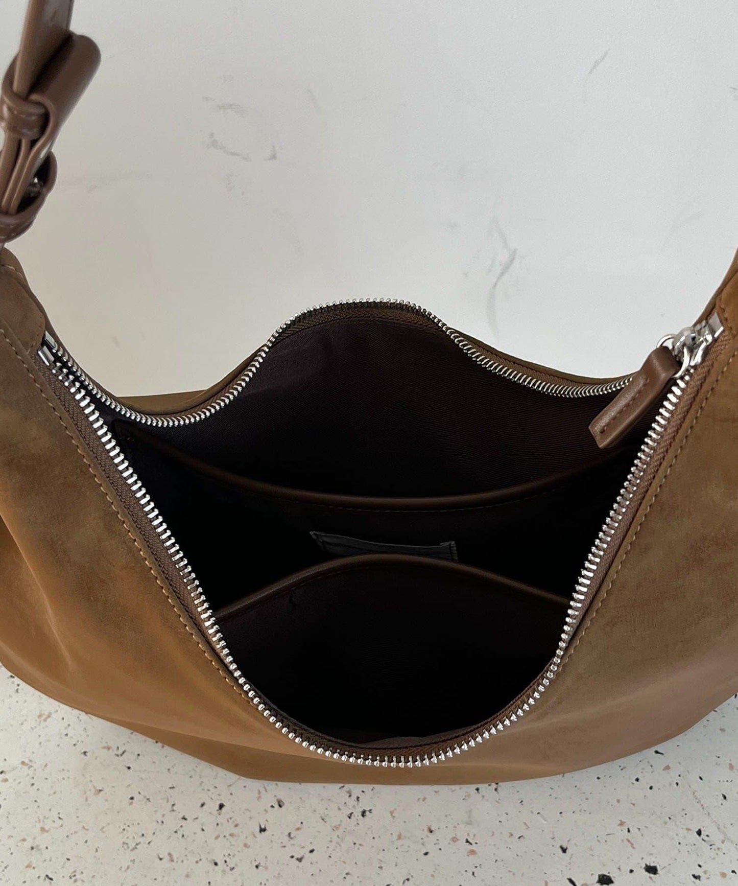 半圓造型 牛巴革 單肩包