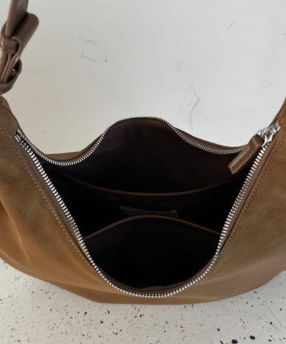 半圓造型 牛巴革 單肩包