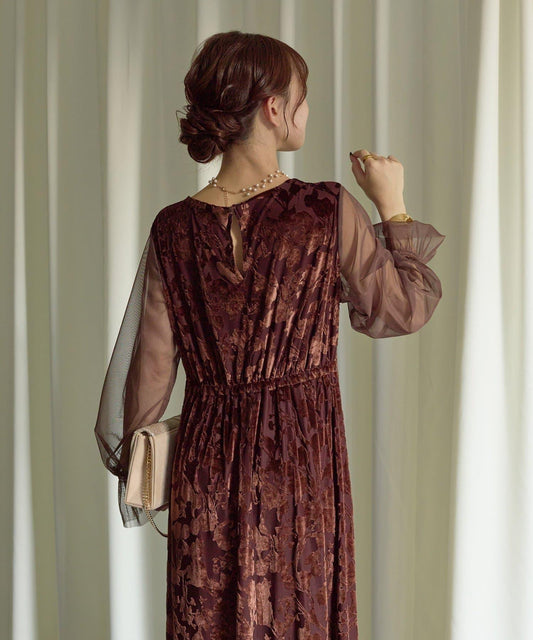 袖部透紗燒花蕾絲連衣裙