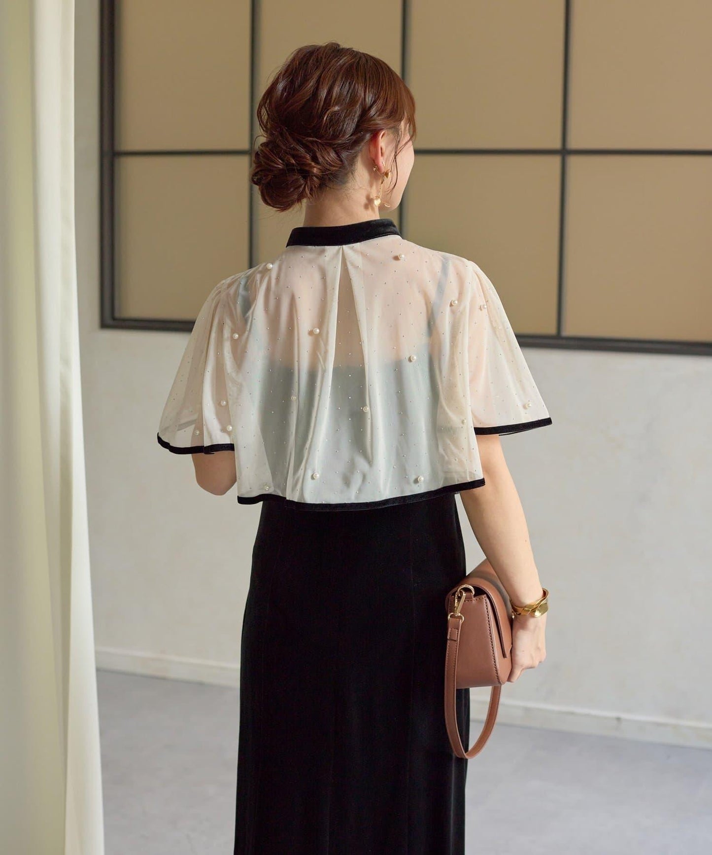 鑲鑽短款披肩 × 天鵝絨吊帶連衣裙 套裝