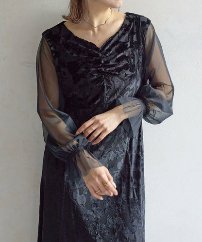 袖部透紗燒花蕾絲連衣裙